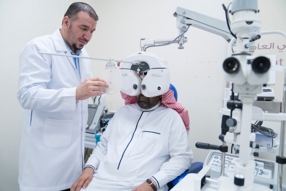 مركز طب وجراحة العيون | مجمع كفاءات الطبي